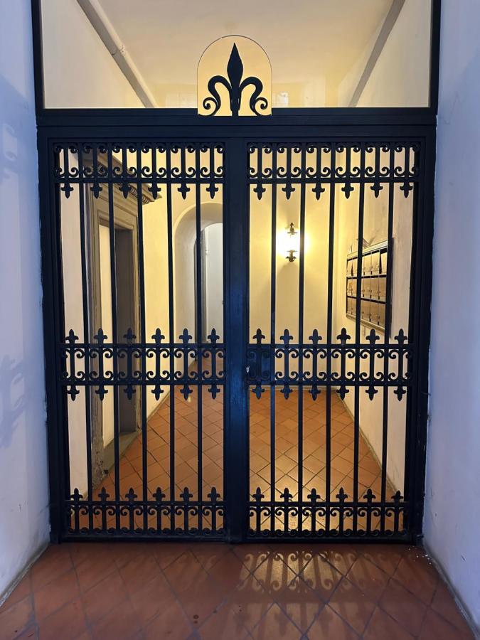 Elegante Appartamento Borgo San Jacopo Florence Buitenkant foto